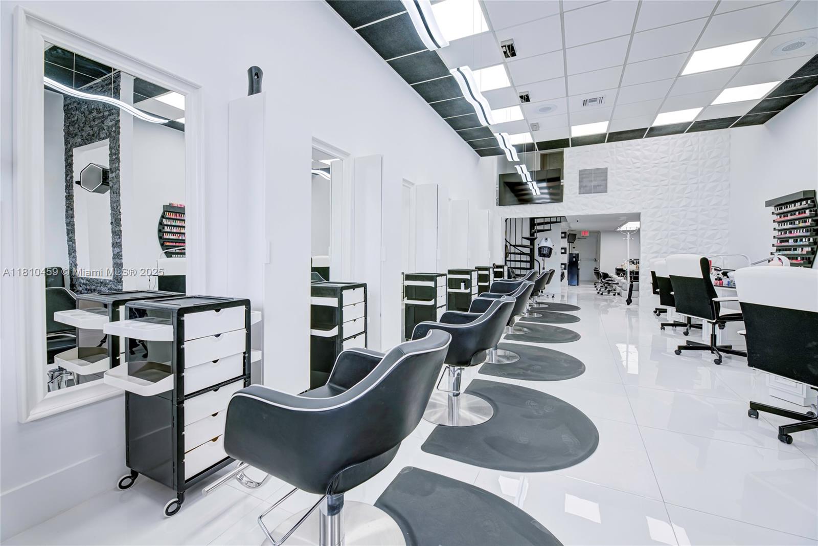 Beauty & Nail Salon For Sale In Fontainebleau