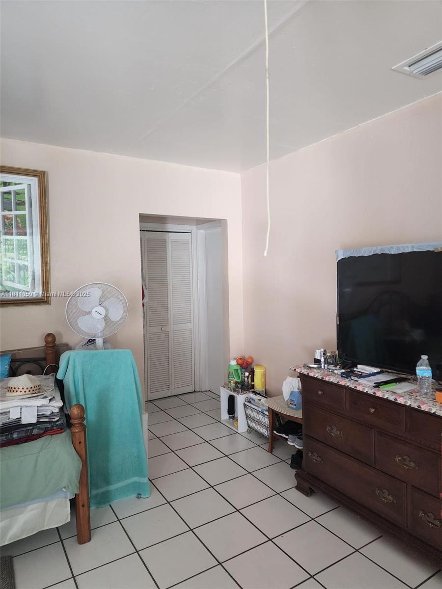 364 SW 11th St,Miami, FL 33130