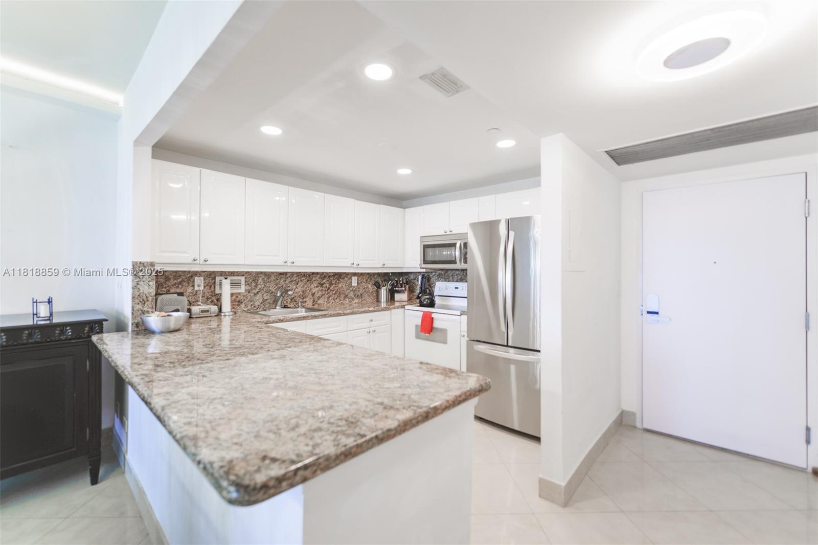 image Roney Palace Condo14