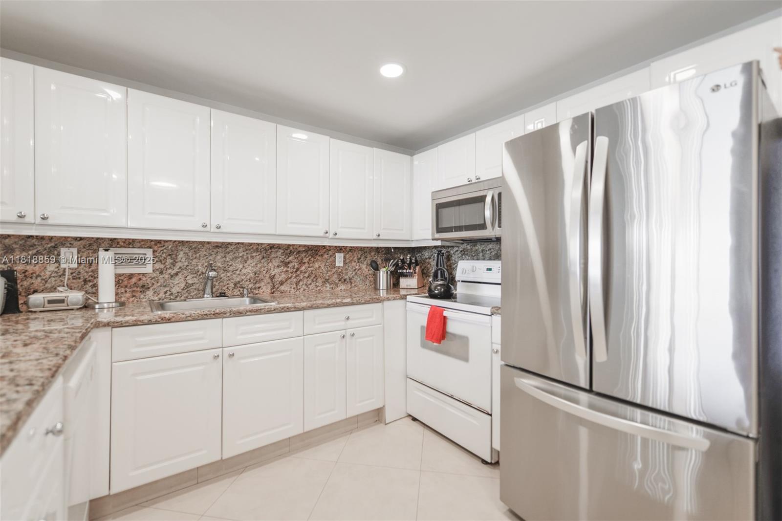 image Roney Palace Condo15