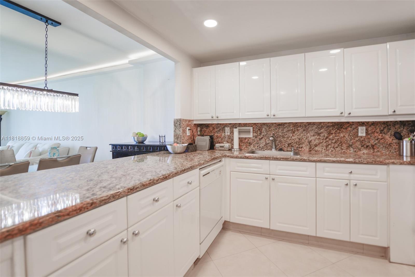 image Roney Palace Condo16