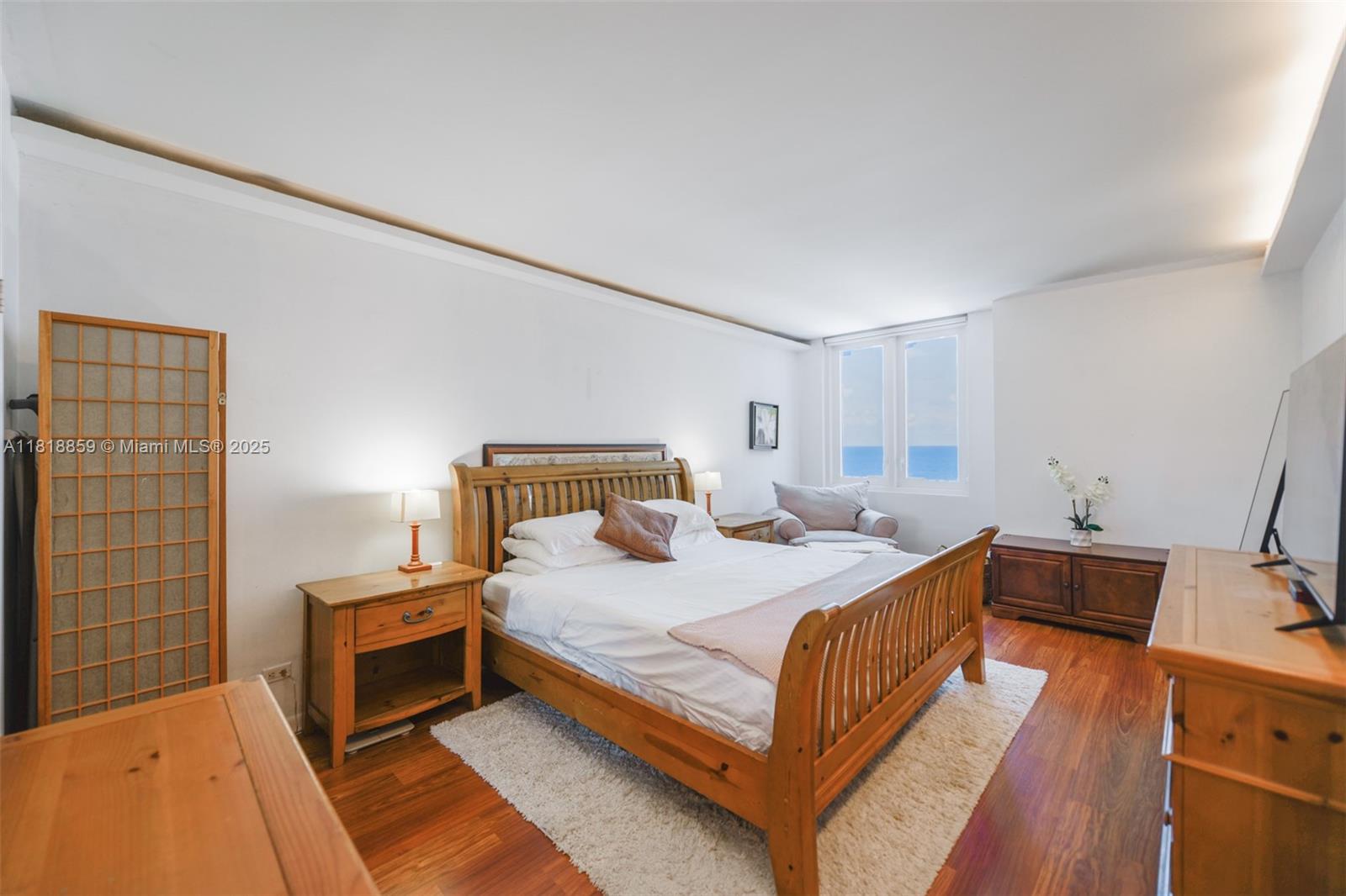 image Roney Palace Condo18