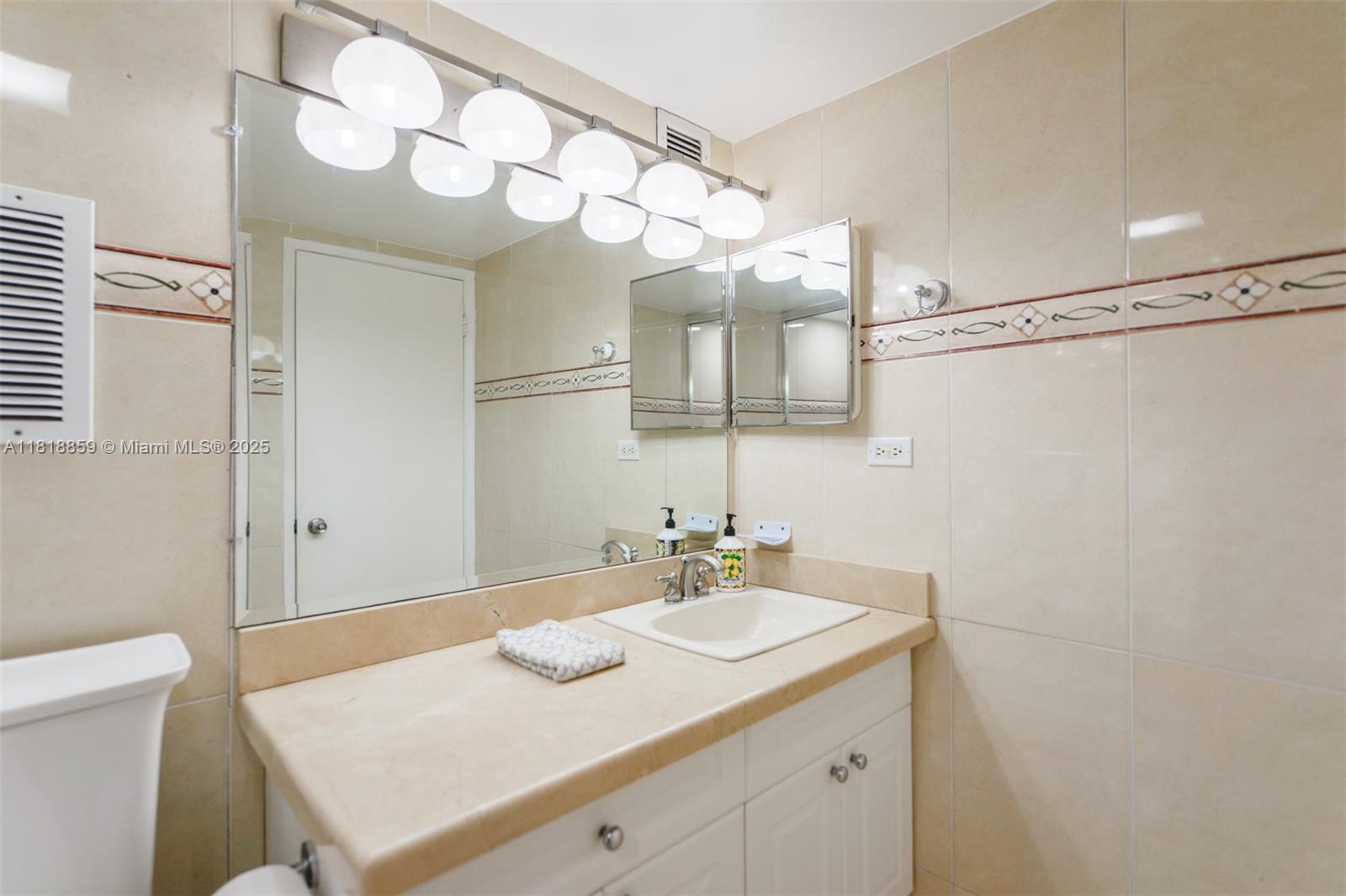 image Roney Palace Condo23