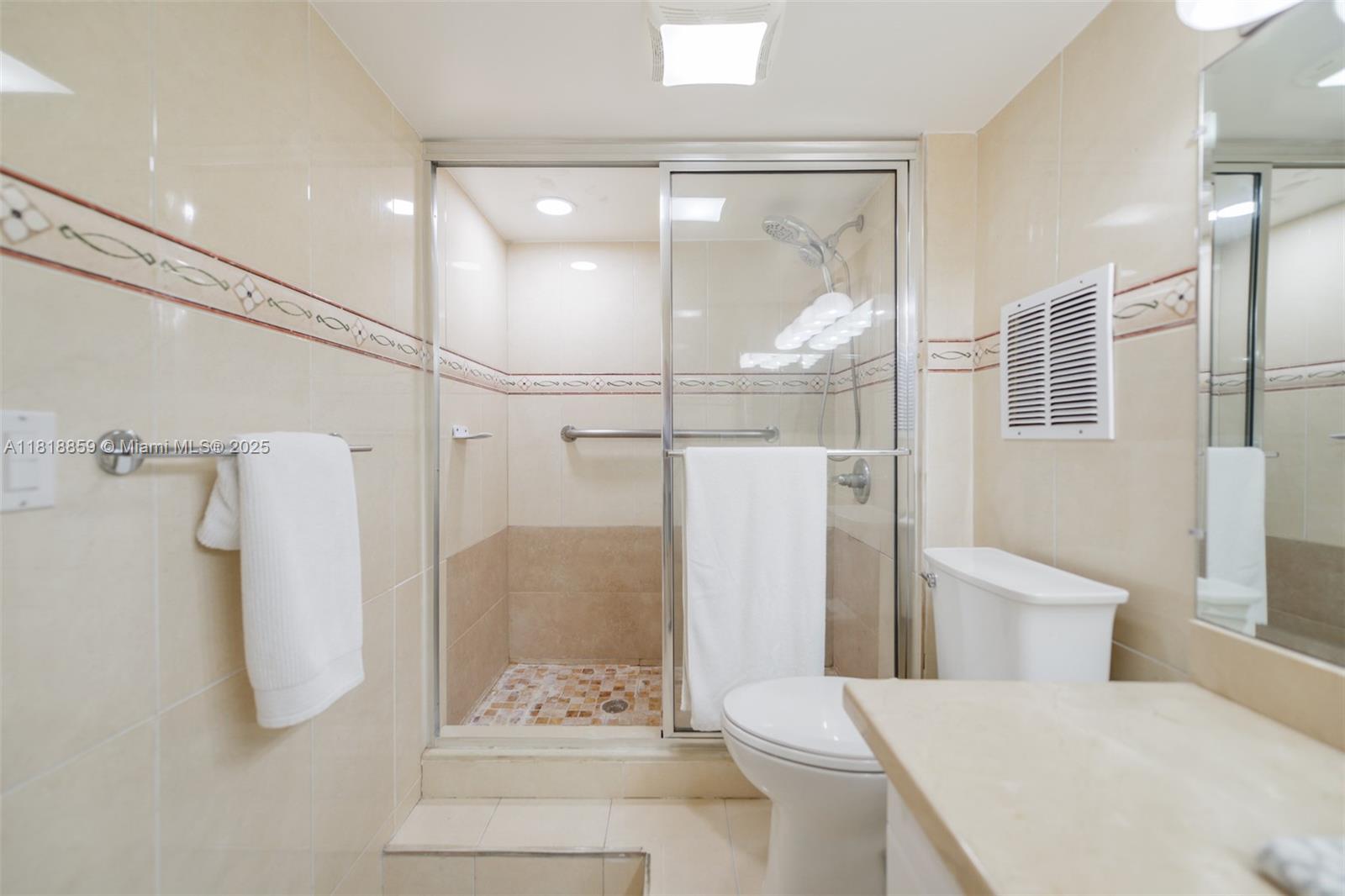 image Roney Palace Condo24