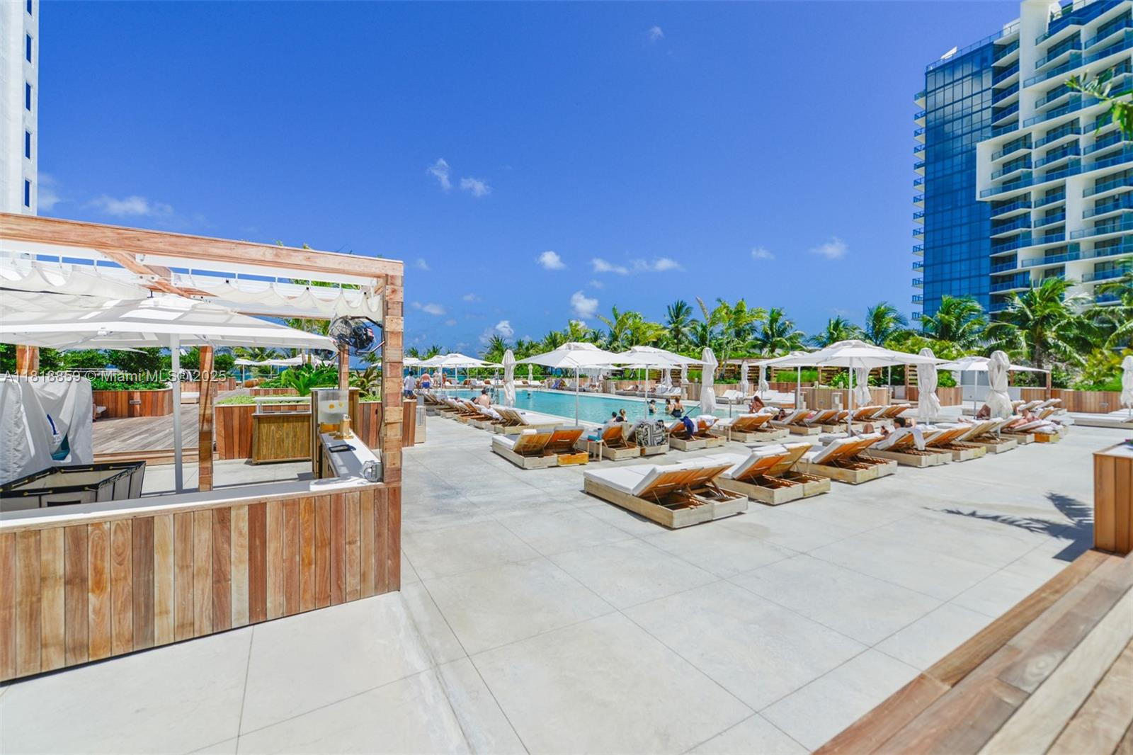 image Roney Palace Condo28