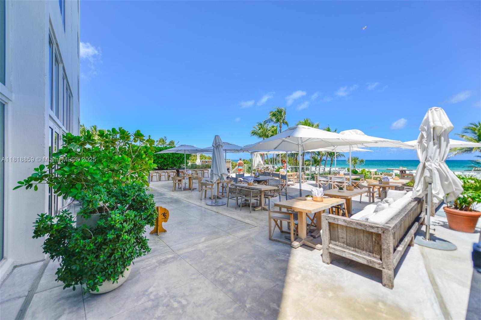 image Roney Palace Condo32