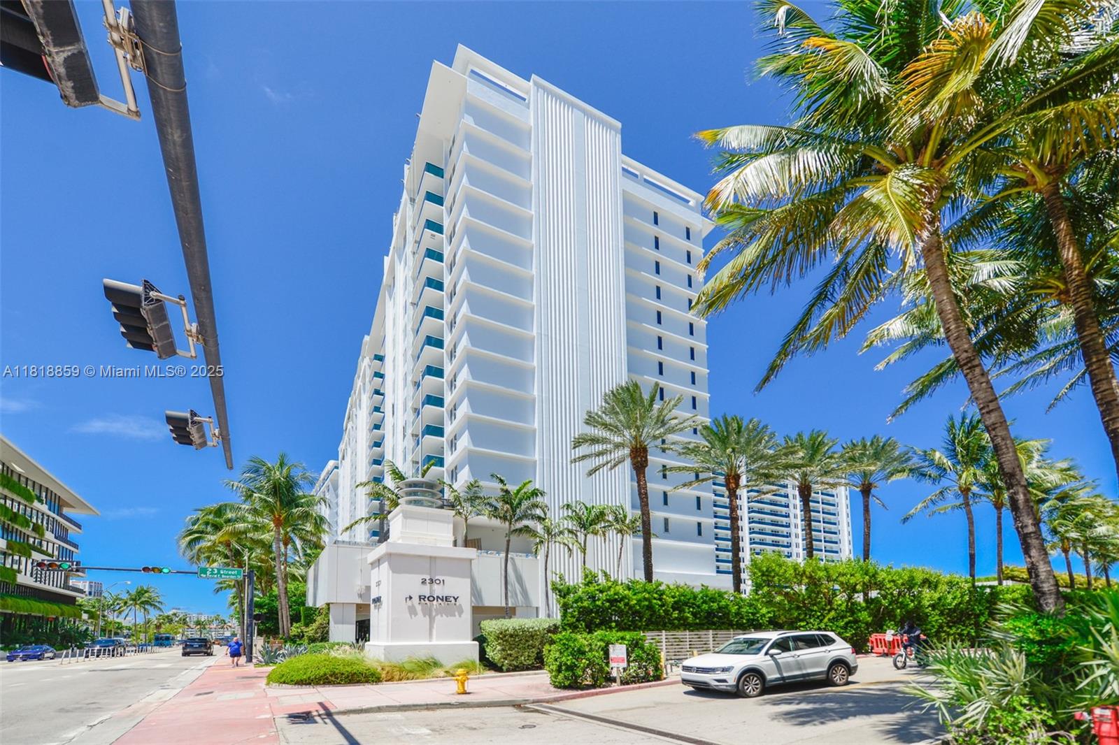 image Roney Palace Condo4