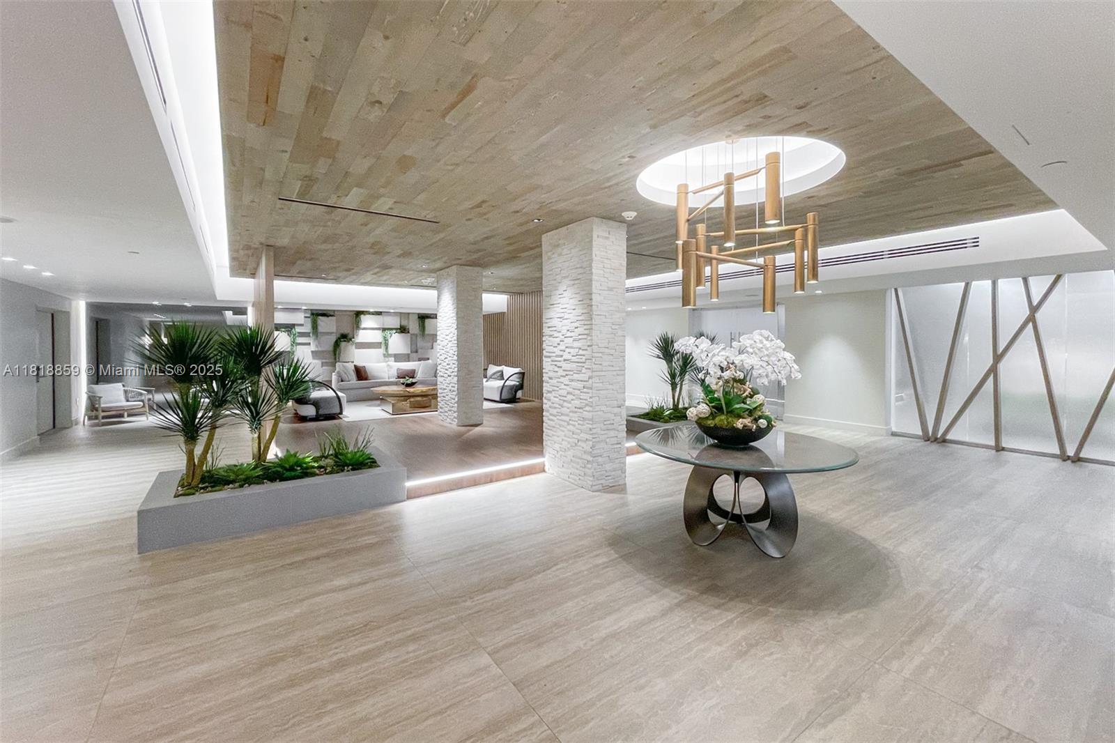 image Roney Palace Condo5