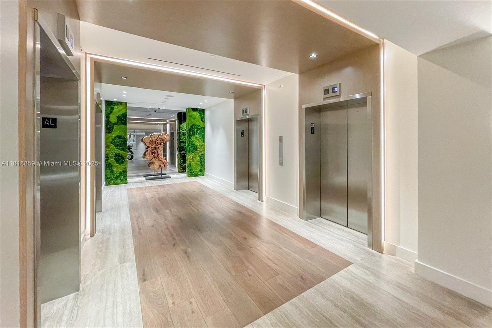 image Roney Palace Condo6