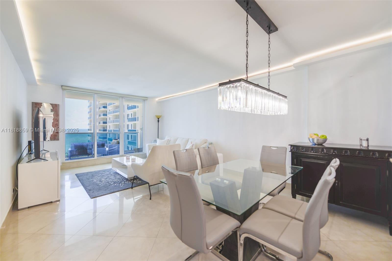image Roney Palace Condo7