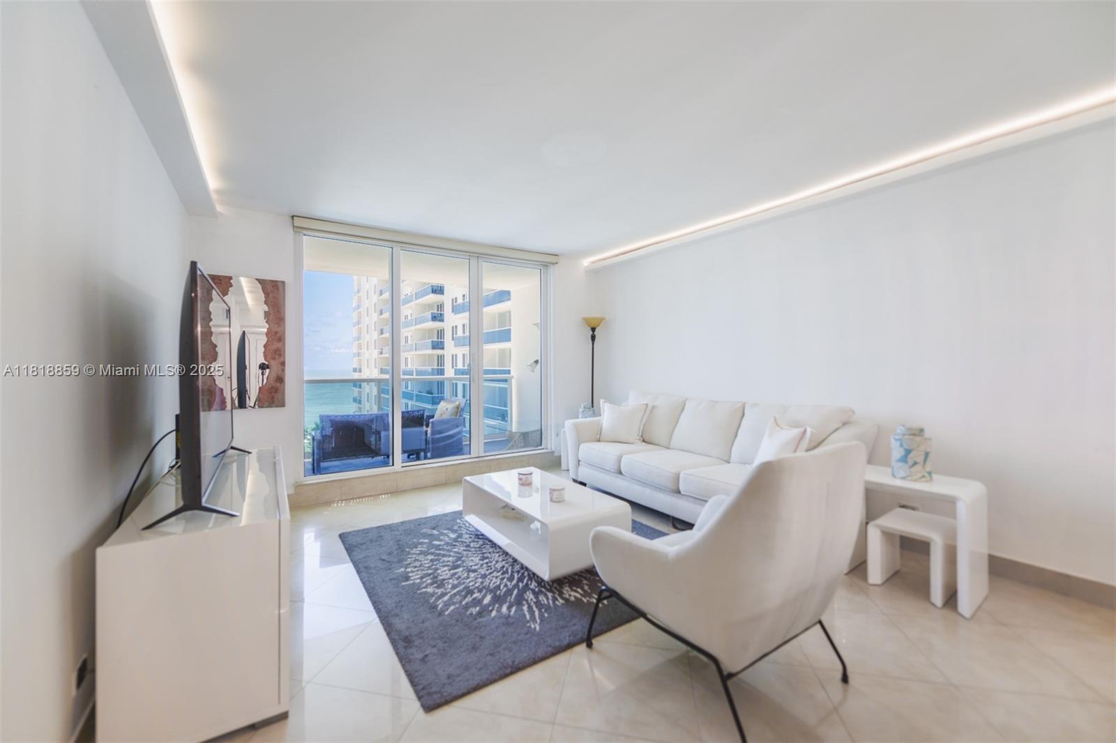 image Roney Palace Condo8