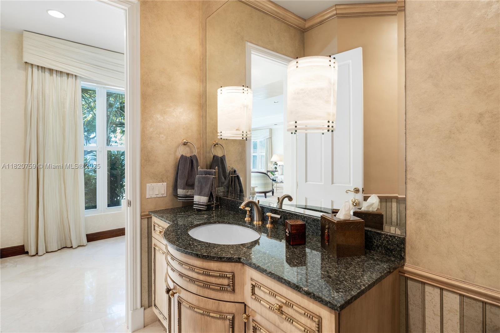 180 Solano Prado Coral Gables, FL 33156 180 Solano Prado Coral Gables, FL 33156