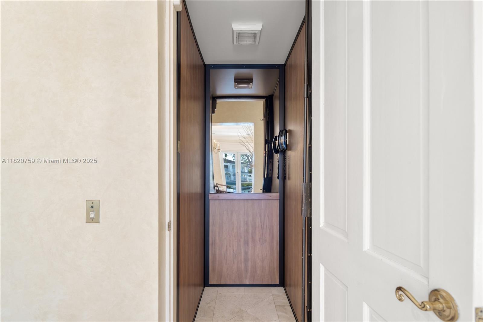 180 Solano Prado Coral Gables, FL 33156 180 Solano Prado Coral Gables, FL 33156