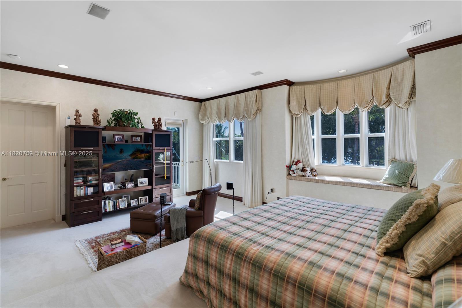 180 Solano Prado Coral Gables, FL 33156 180 Solano Prado Coral Gables, FL 33156