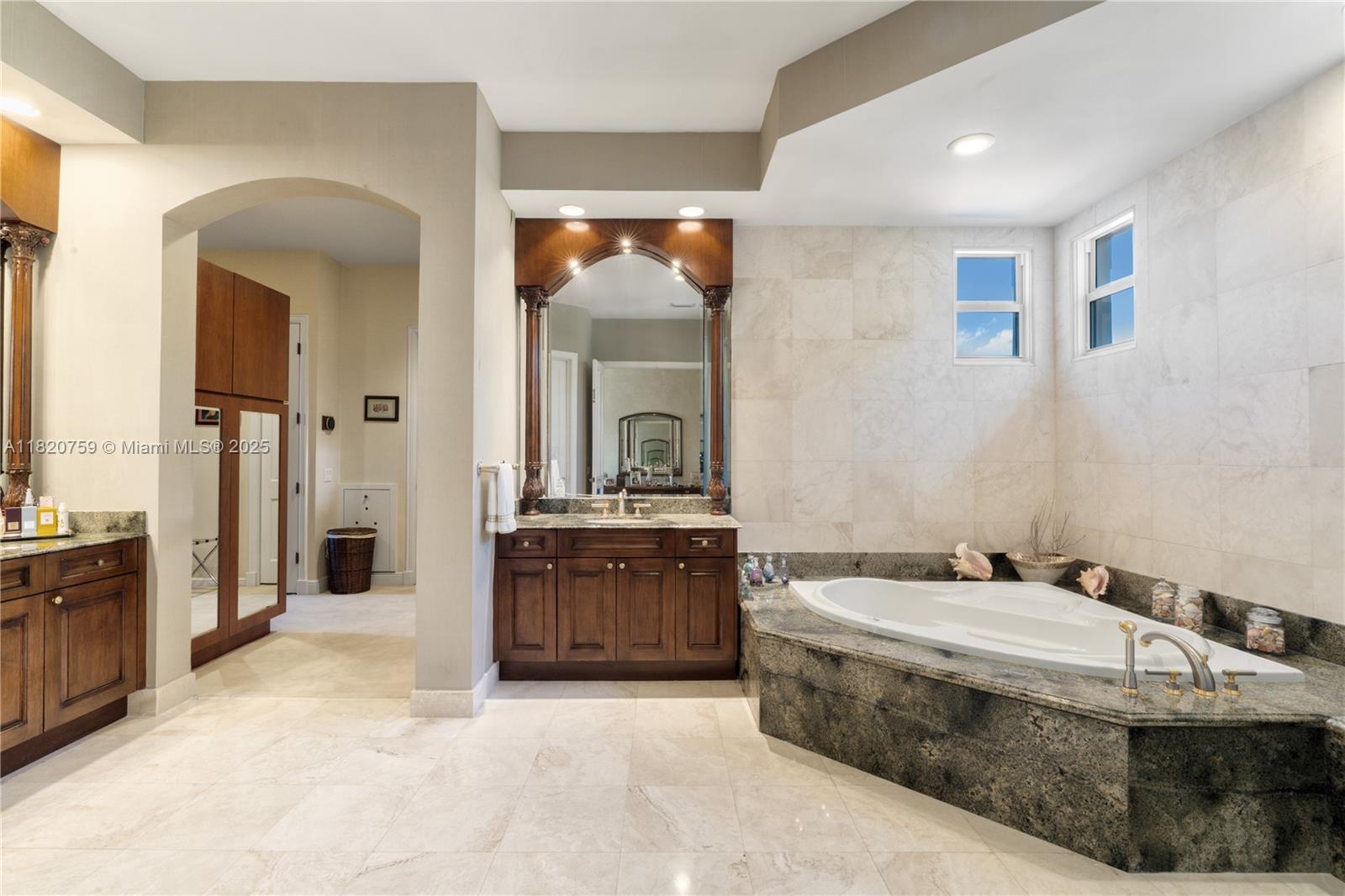 180 Solano Prado Coral Gables, FL 33156 180 Solano Prado Coral Gables, FL 33156