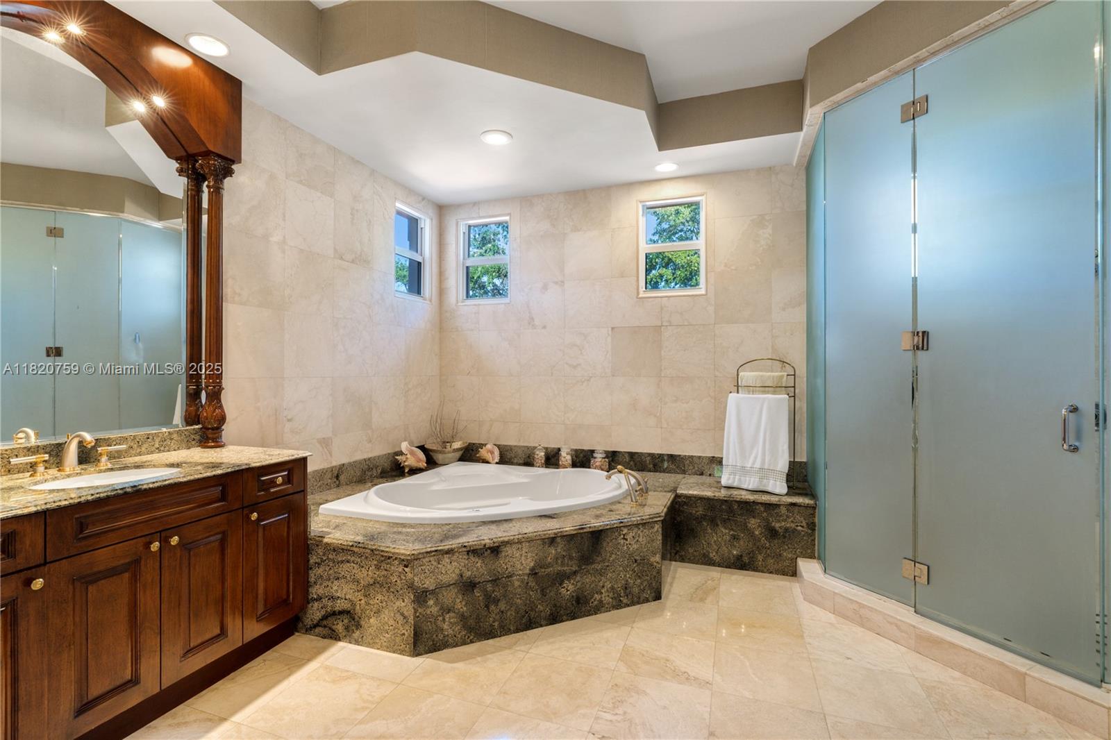 180 Solano Prado Coral Gables, FL 33156 180 Solano Prado Coral Gables, FL 33156