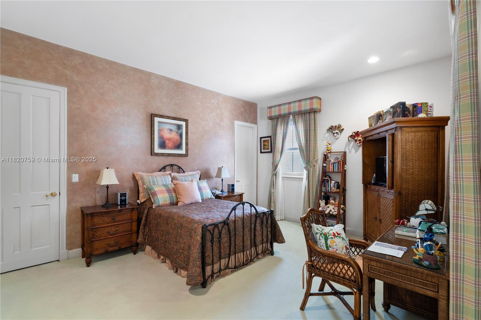 180 Solano Prado Coral Gables, FL 33156 180 Solano Prado Coral Gables, FL 33156