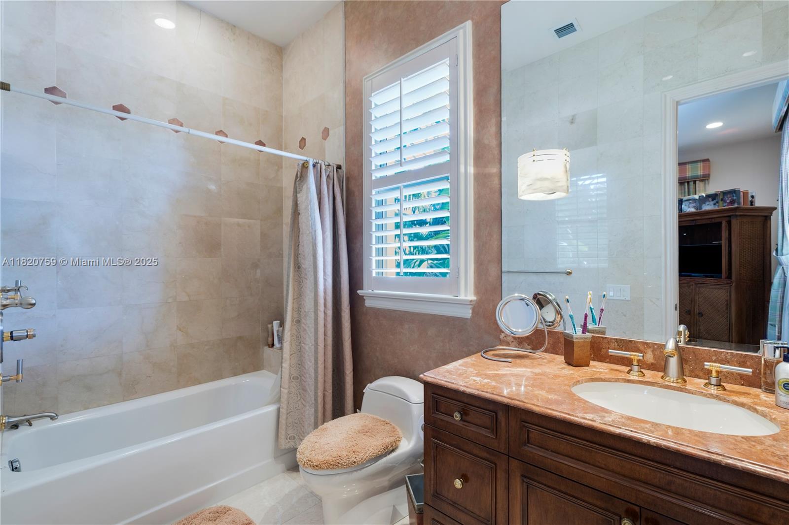 180 Solano Prado Coral Gables, FL 33156 180 Solano Prado Coral Gables, FL 33156