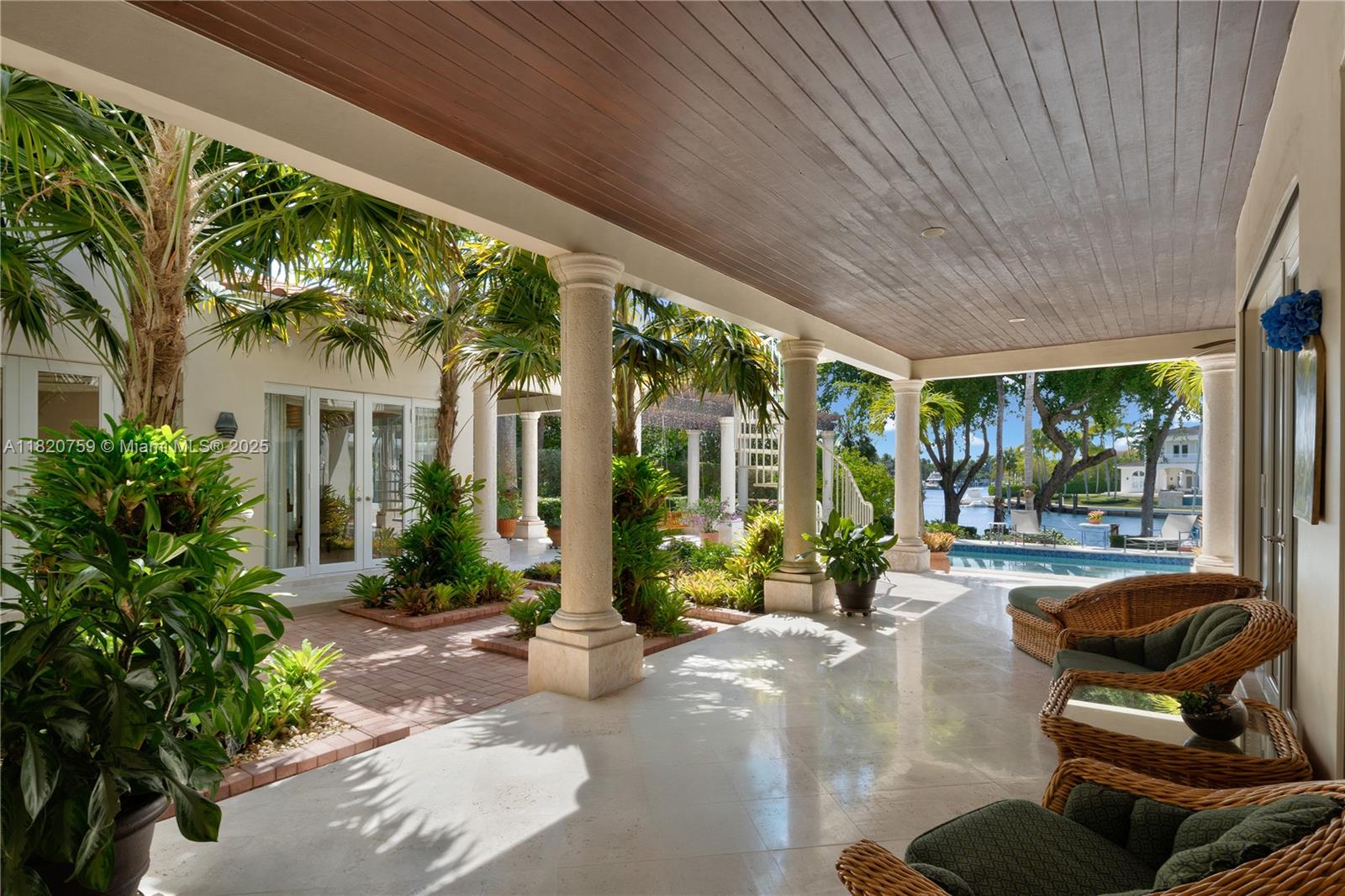 180 Solano Prado Coral Gables, FL 33156 180 Solano Prado Coral Gables, FL 33156