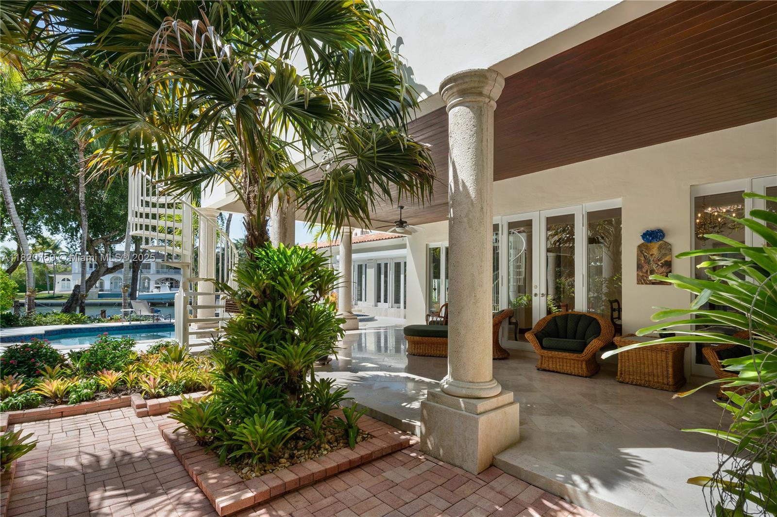 180 Solano Prado Coral Gables, FL 33156 180 Solano Prado Coral Gables, FL 33156