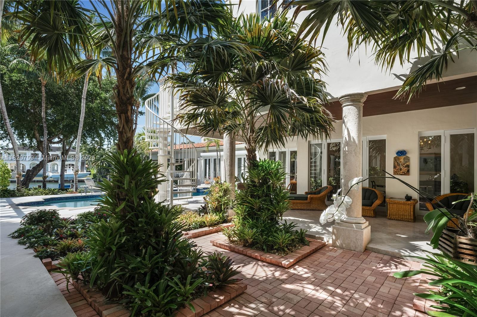 180 Solano Prado Coral Gables, FL 33156 180 Solano Prado Coral Gables, FL 33156