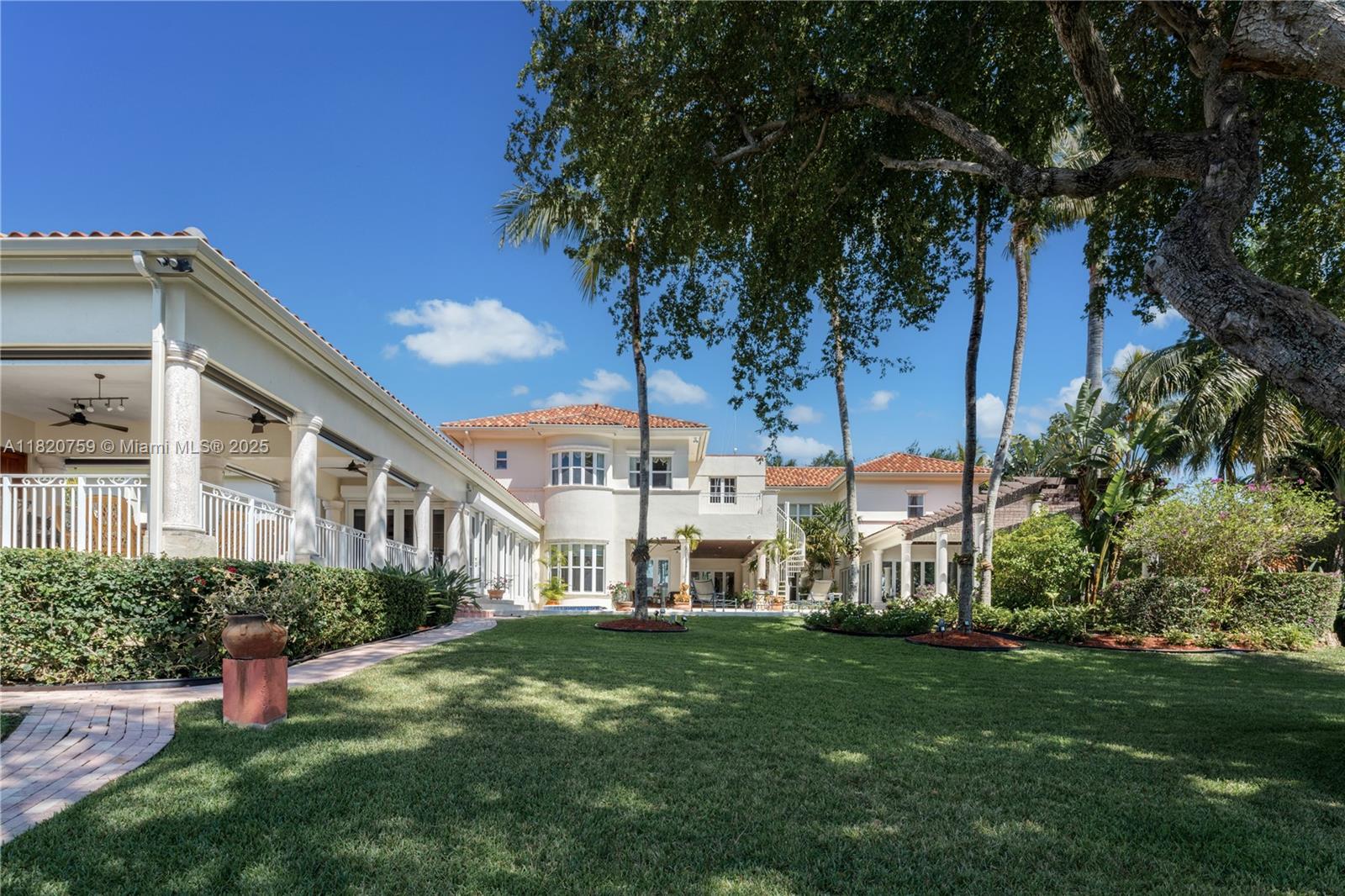 180 Solano Prado Coral Gables, FL 33156 180 Solano Prado Coral Gables, FL 33156