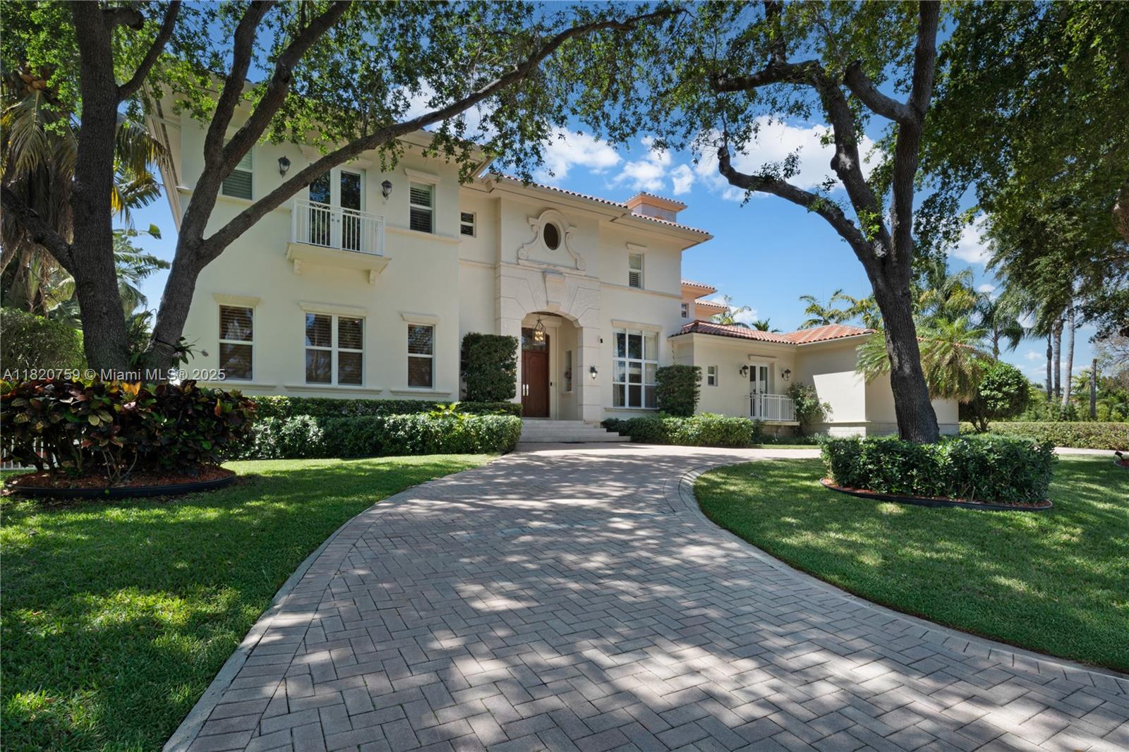 180 Solano Prado Coral Gables, FL 33156 180 Solano Prado Coral Gables, FL 33156