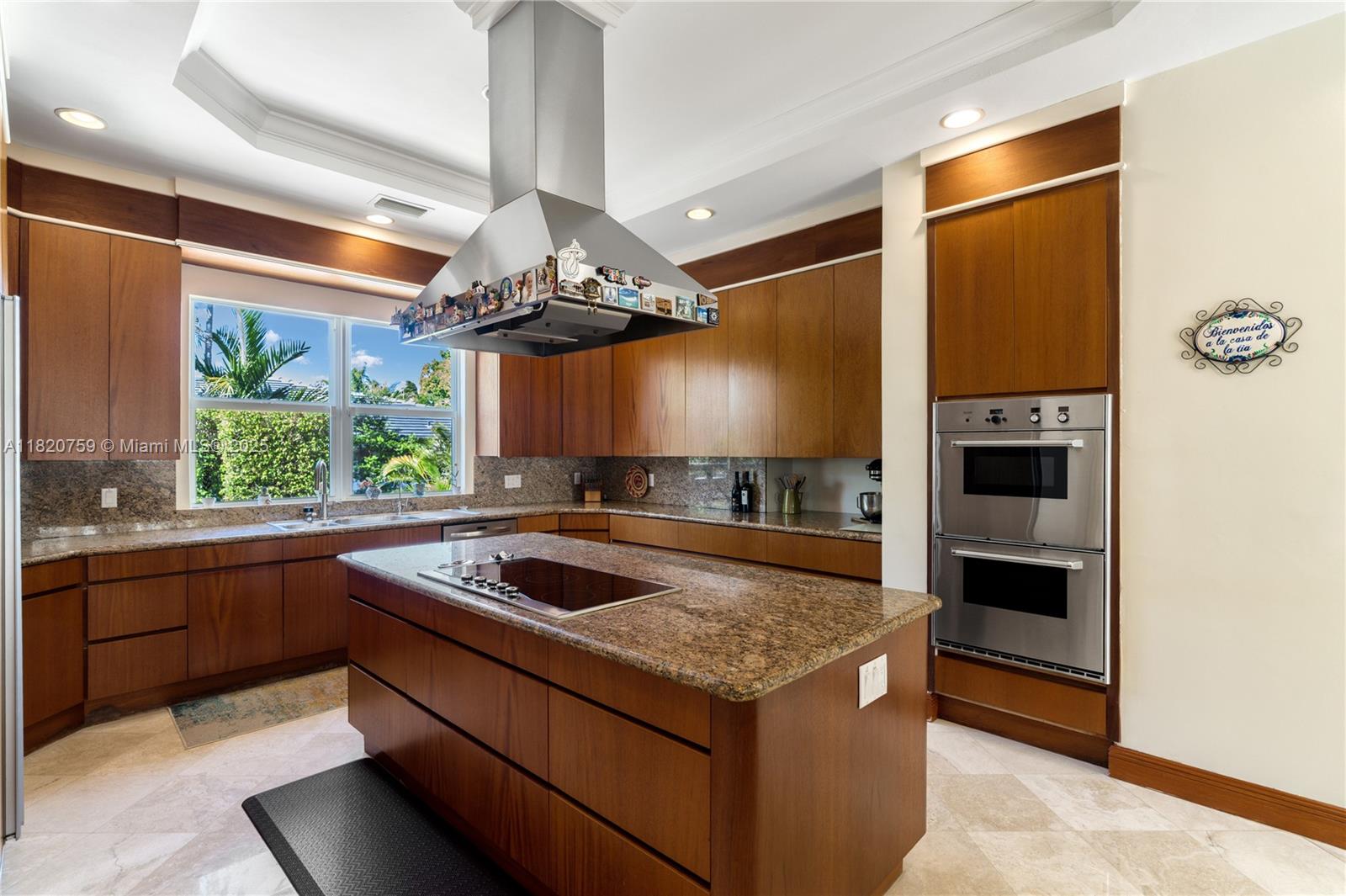 180 Solano Prado Coral Gables, FL 33156 180 Solano Prado Coral Gables, FL 33156