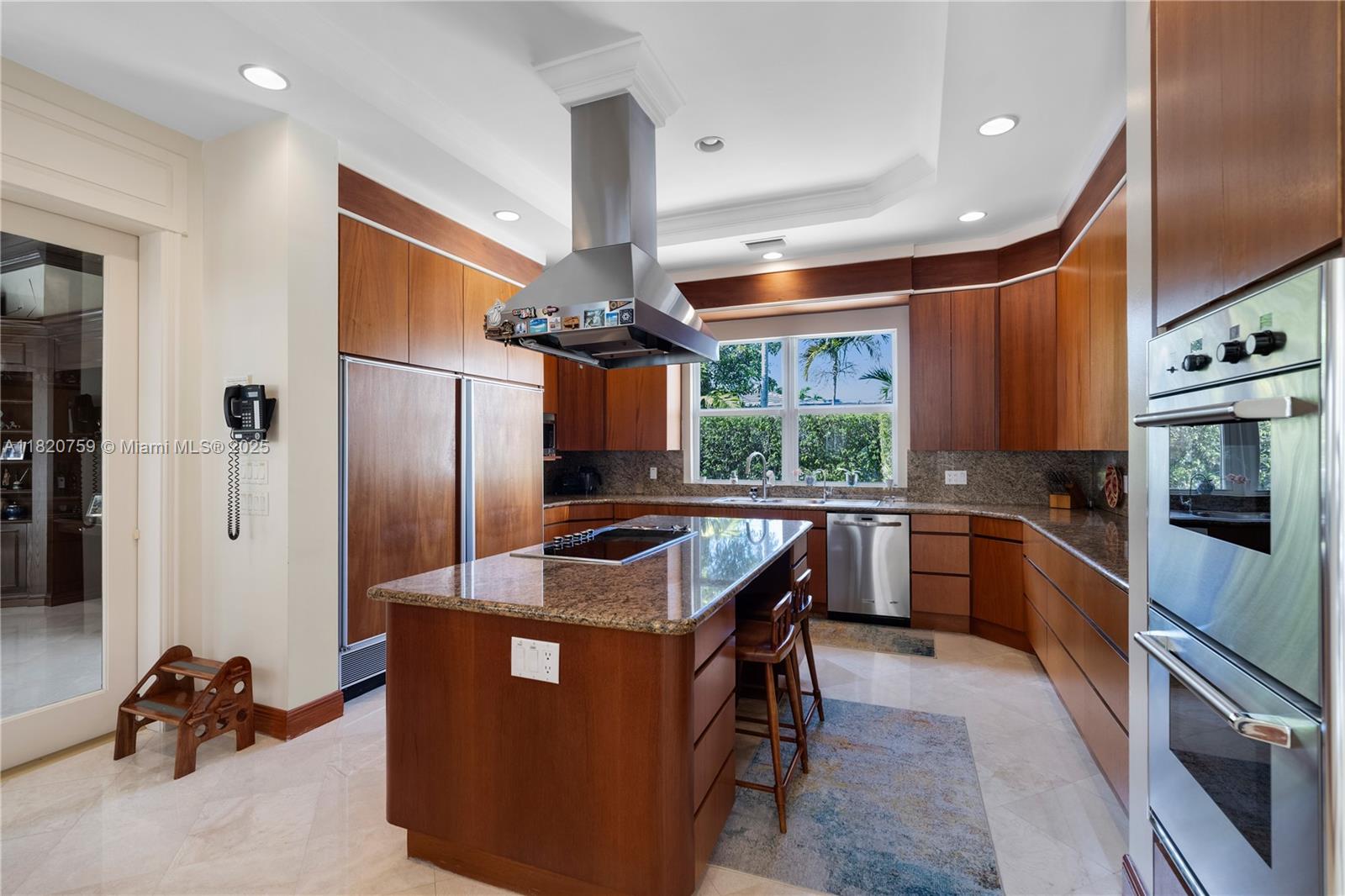 180 Solano Prado Coral Gables, FL 33156 180 Solano Prado Coral Gables, FL 33156