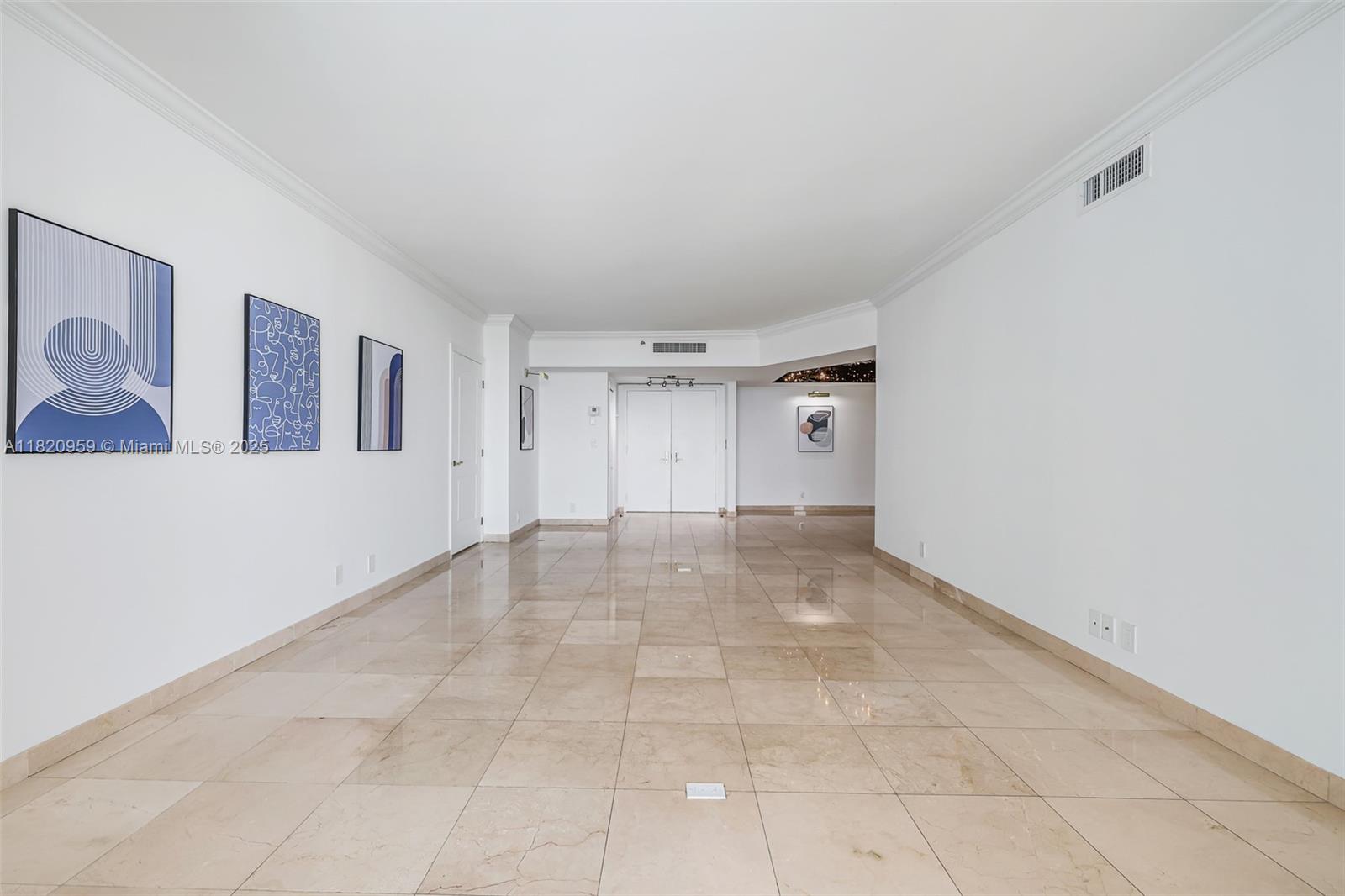 image The Hamptons West10