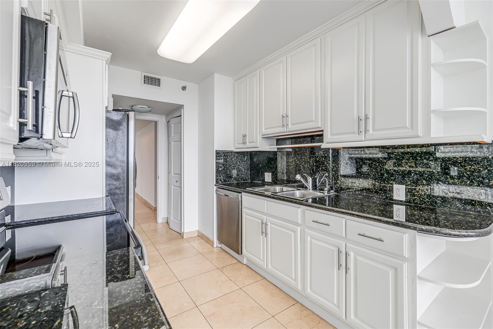 image The Hamptons West13