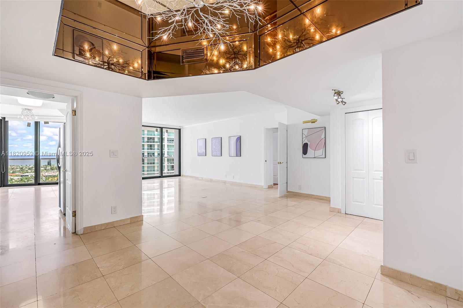 image The Hamptons West22