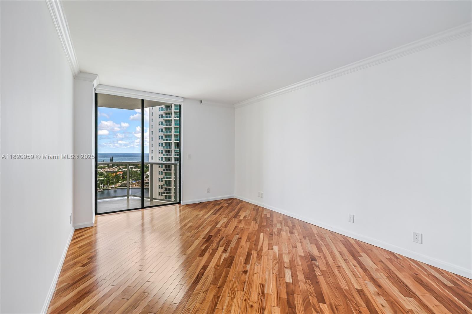 image The Hamptons West30