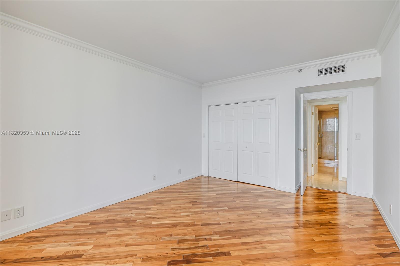 image The Hamptons West32