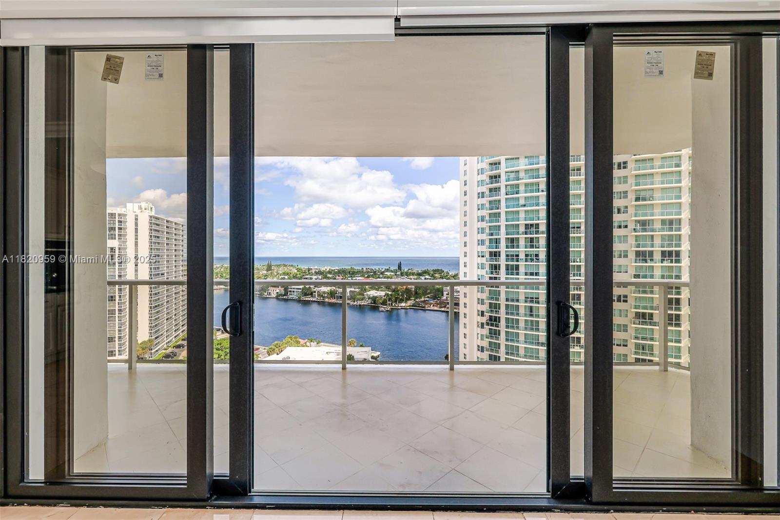 image The Hamptons West34