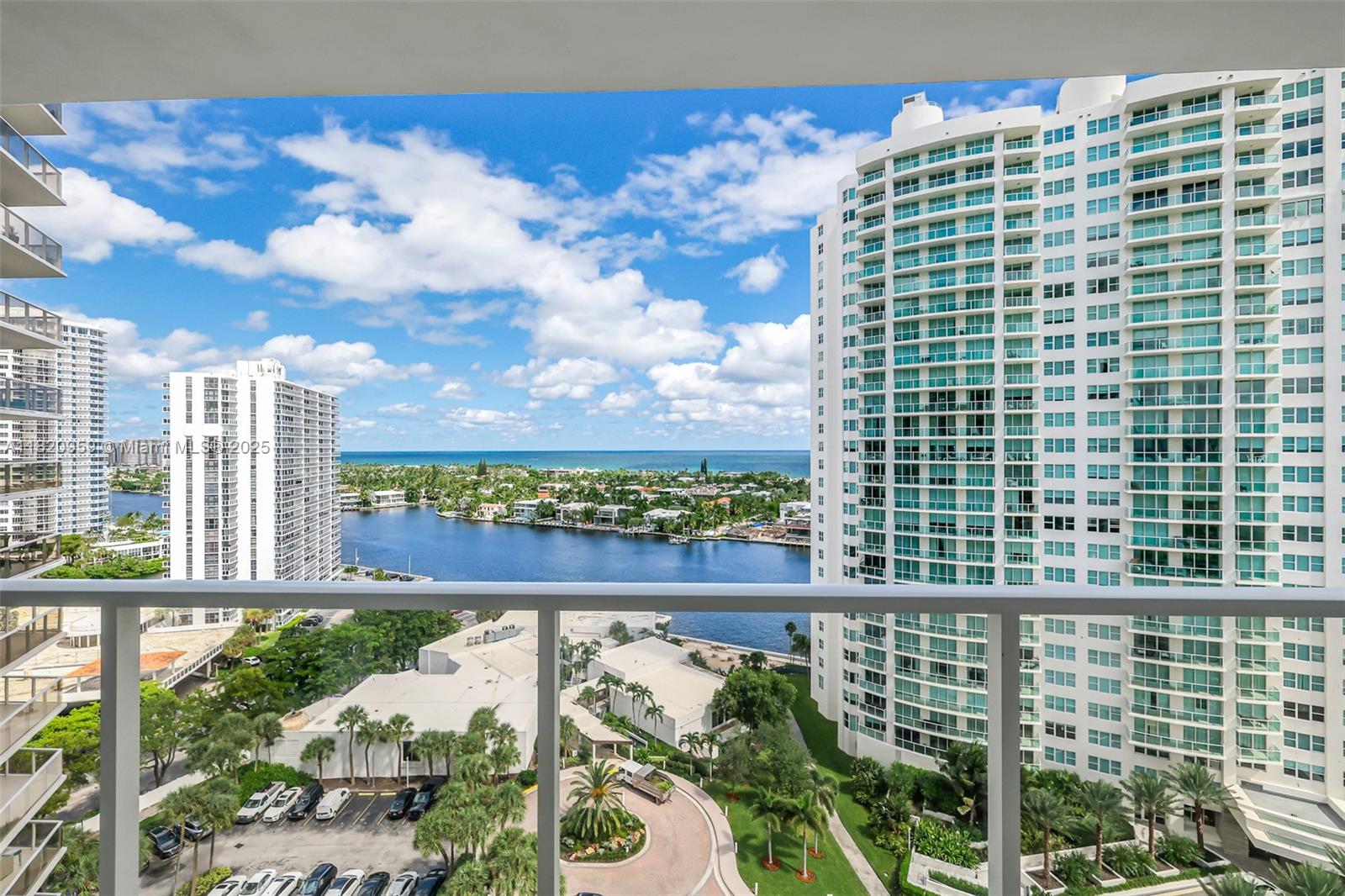 image The Hamptons West35