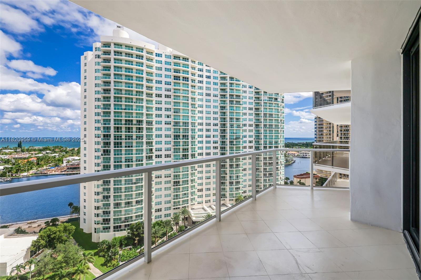 image The Hamptons West36