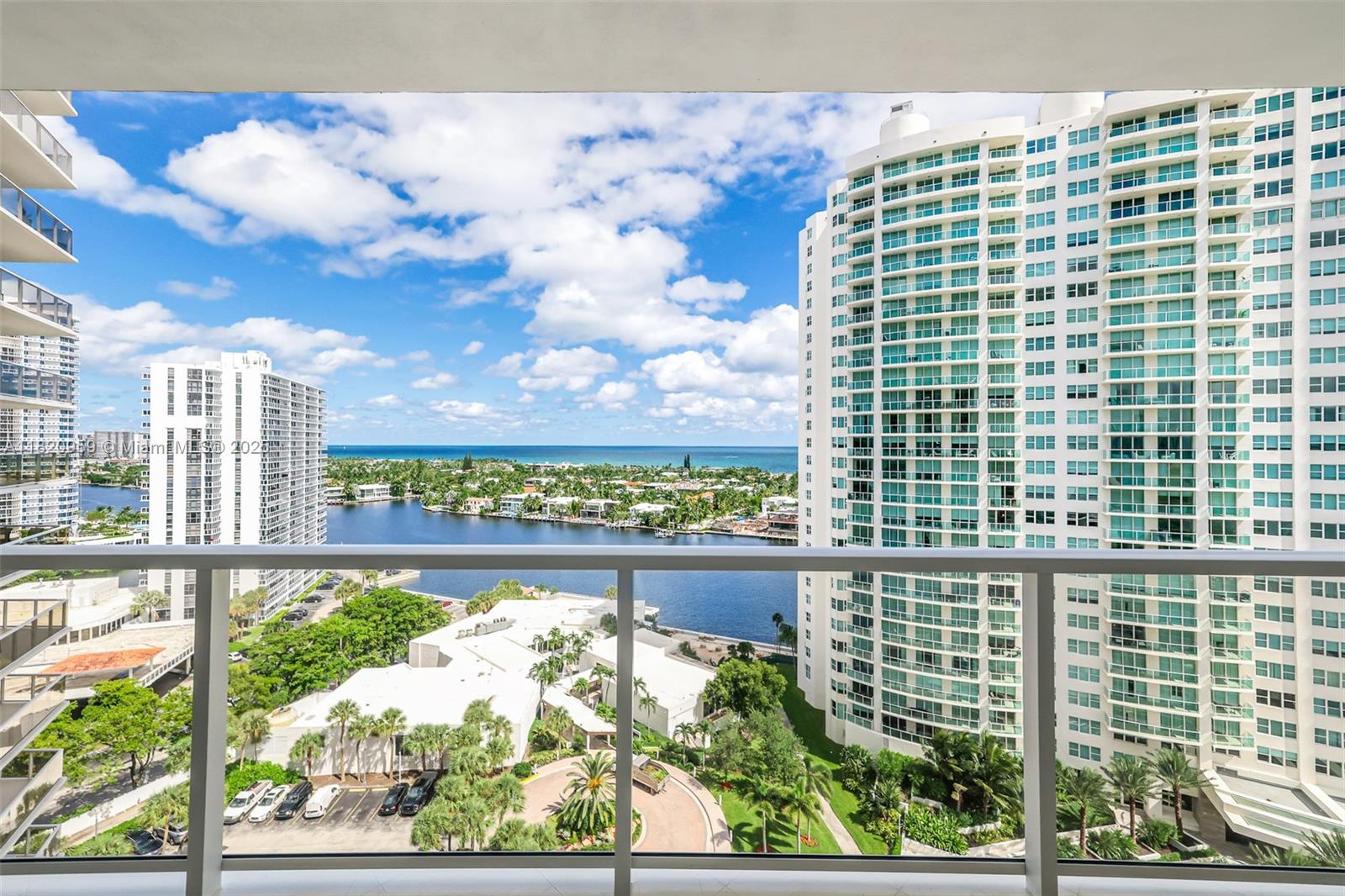 image The Hamptons West37