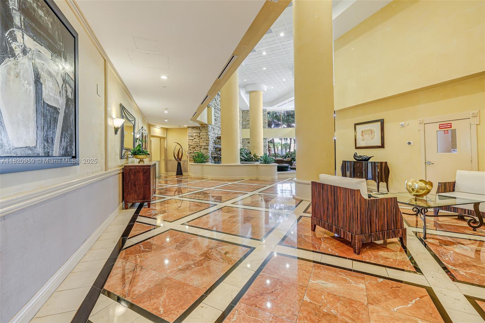 image The Hamptons West3