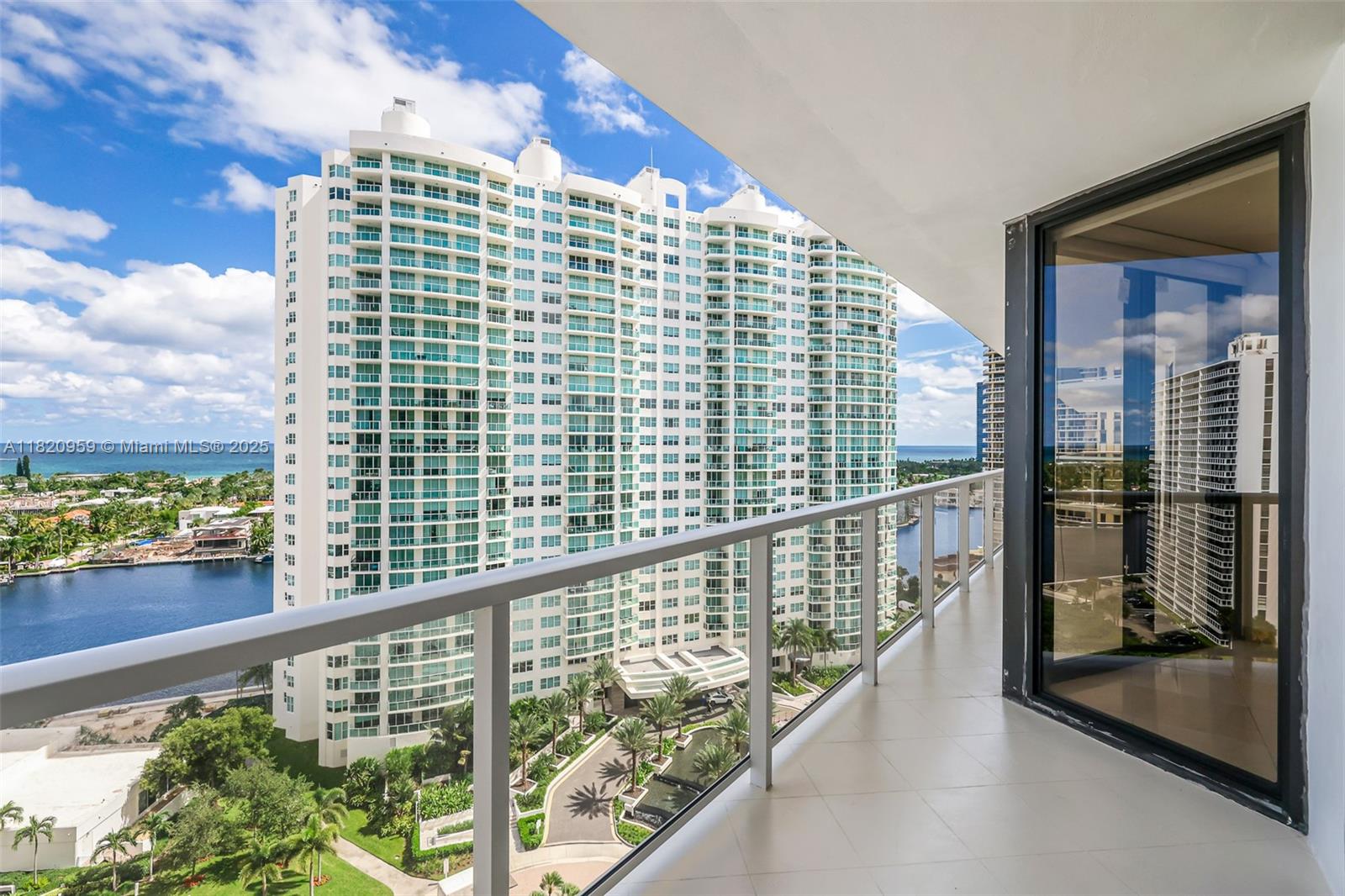 image The Hamptons West40