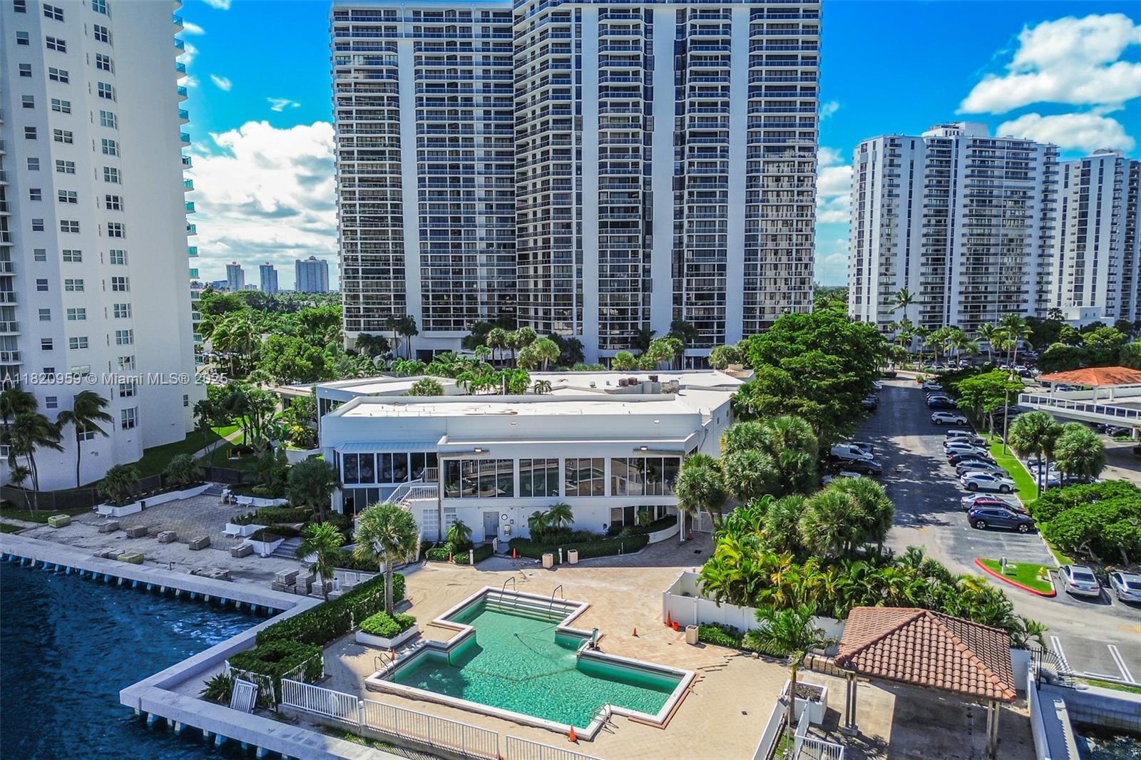 image The Hamptons West41