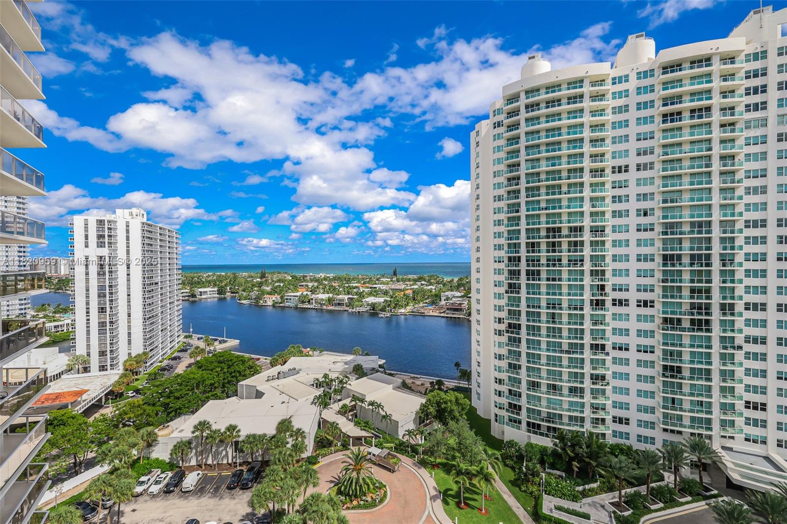 image The Hamptons West43