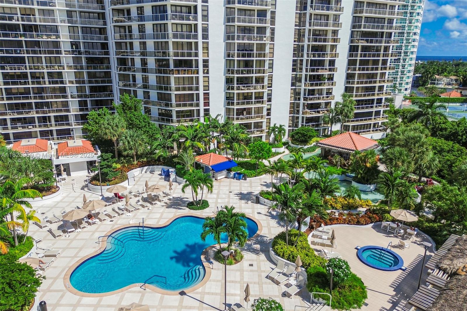 image The Hamptons West45