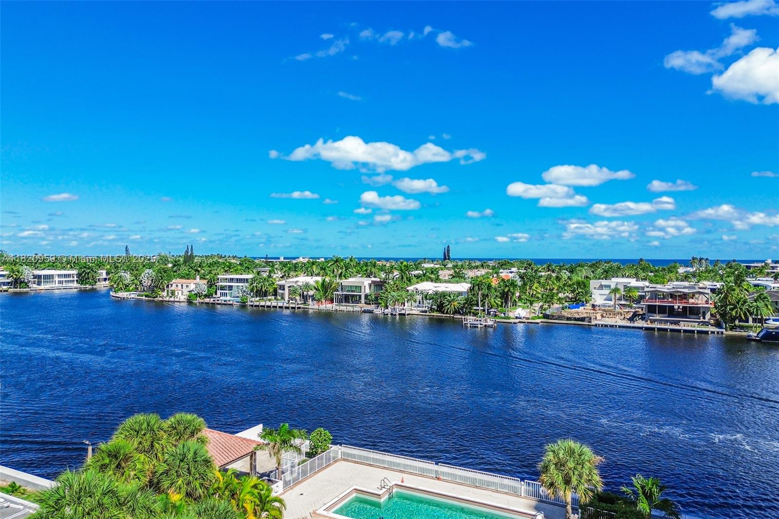 image The Hamptons West49