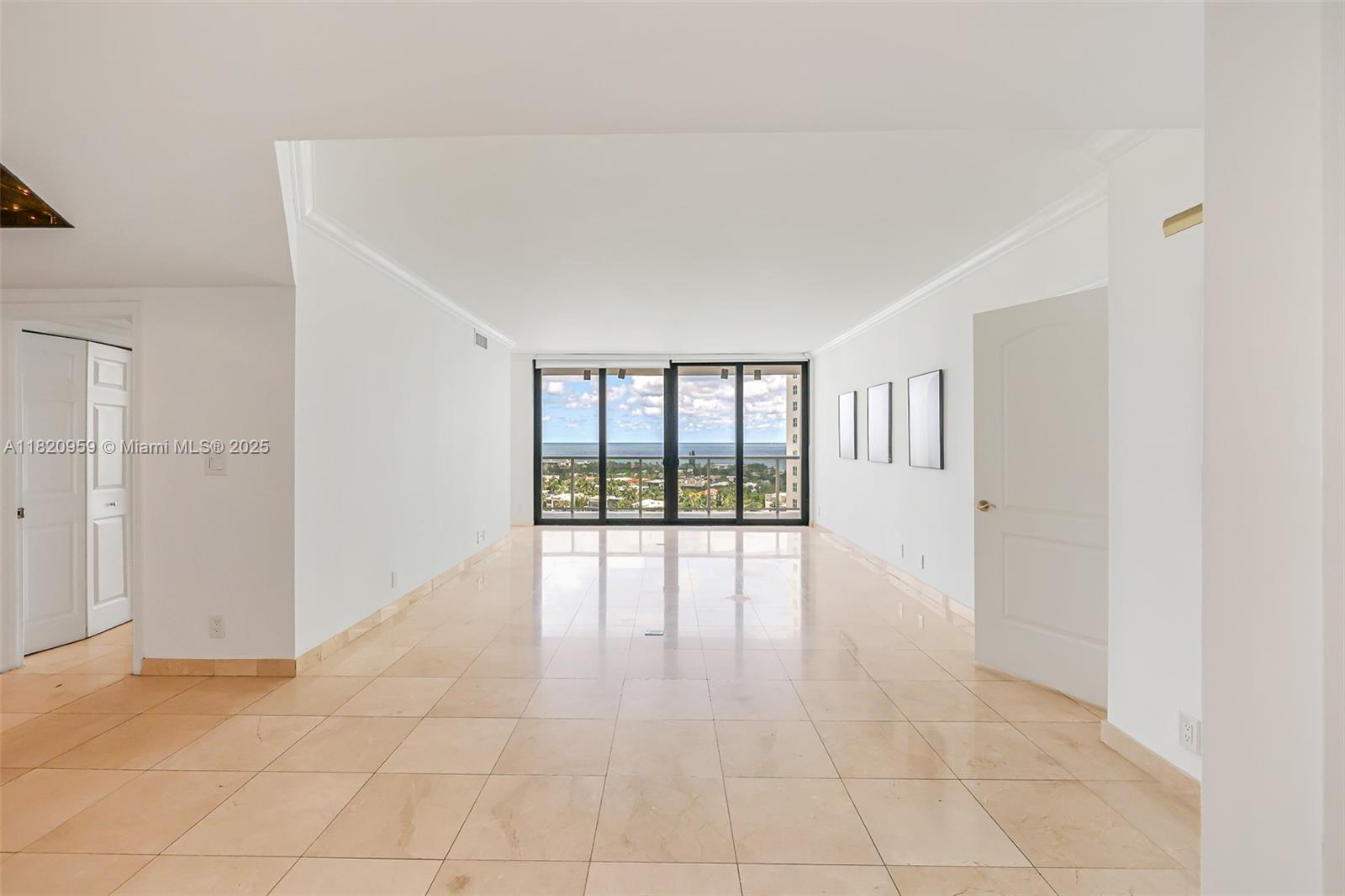 image The Hamptons West7