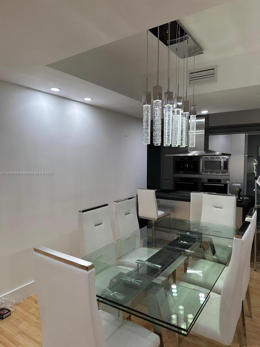 image Trump Royale Condo13