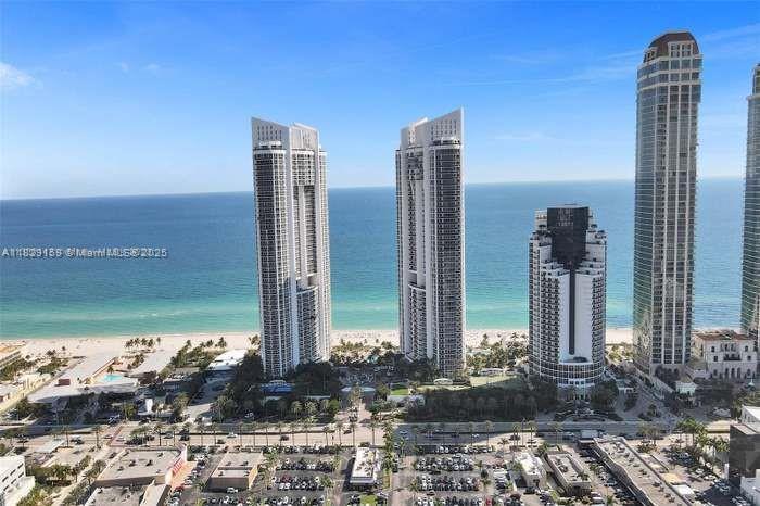 image Trump Royale Condo3