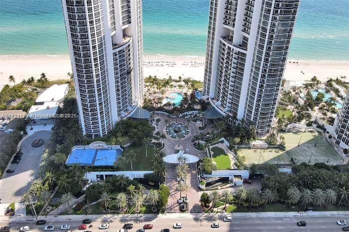 image Trump Royale Condo4