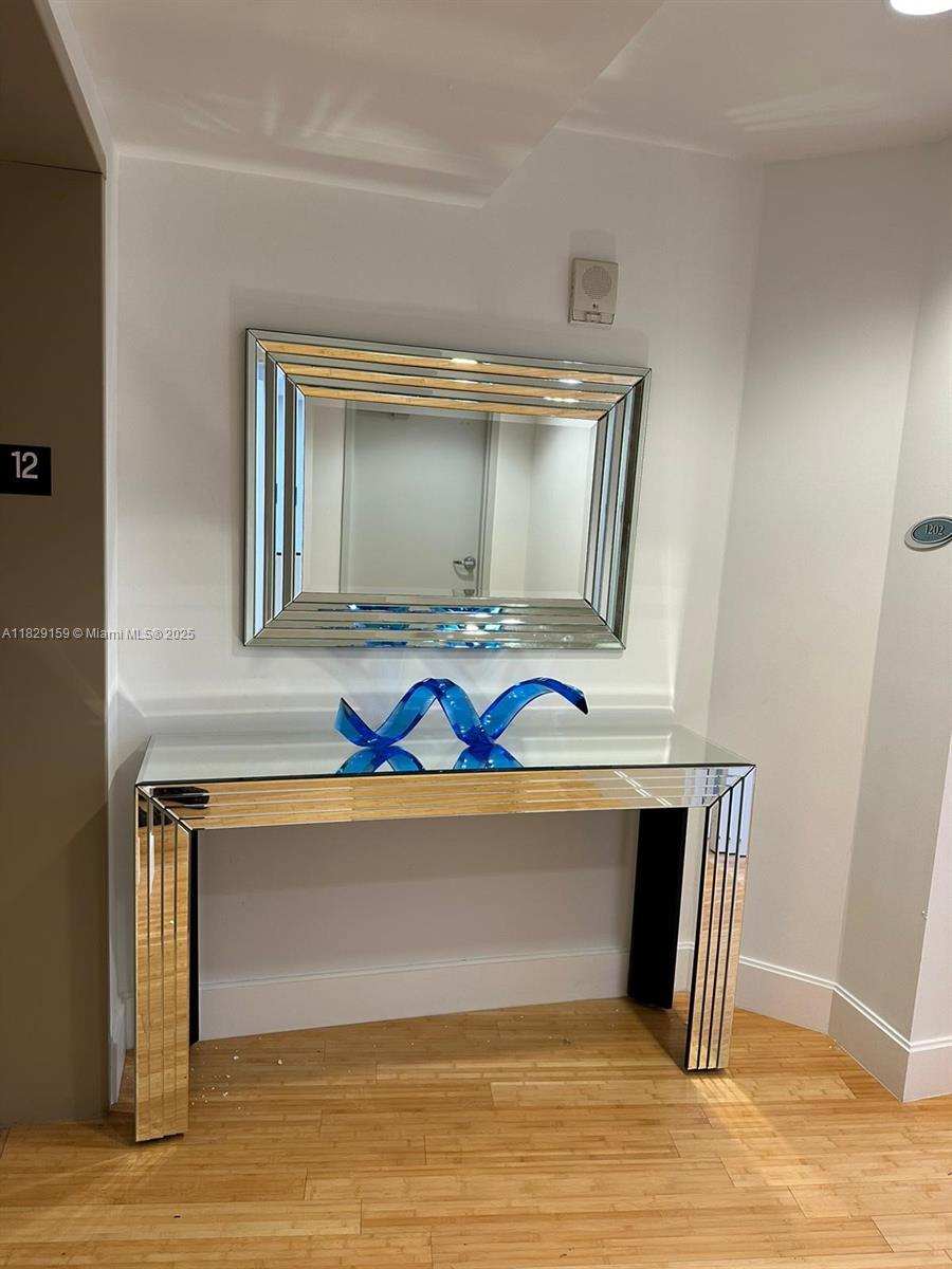 image Trump Royale Condo7
