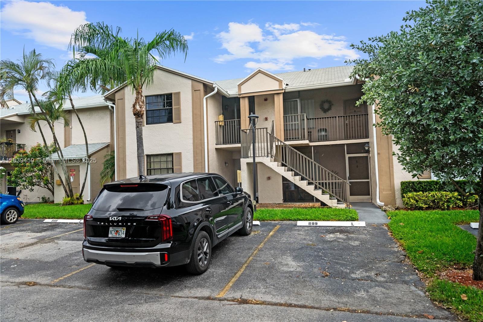 889 Hamilton Dr #889L